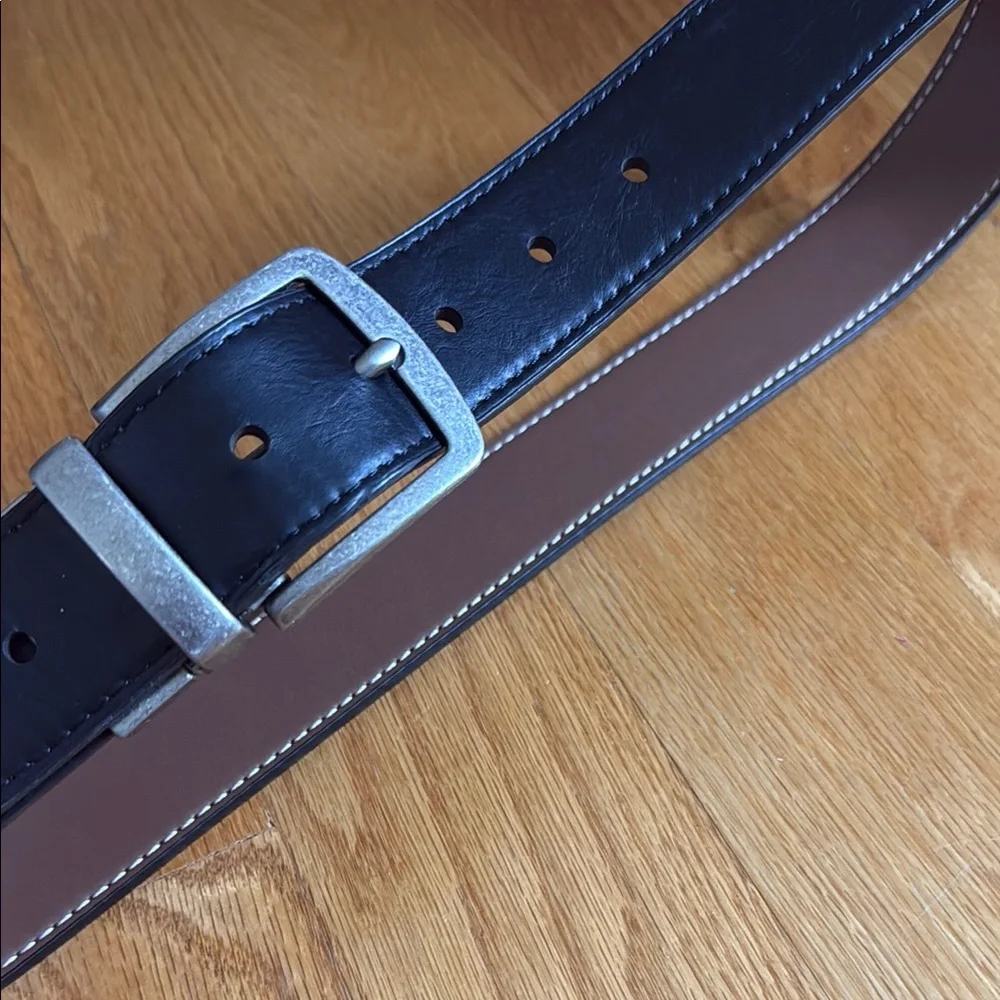 ☀️3/$15 Men's Reversible Black / Brown Belt Small (30-32)